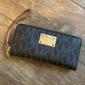 MICHAEL KORS LARGE WRISTLET/WALLET